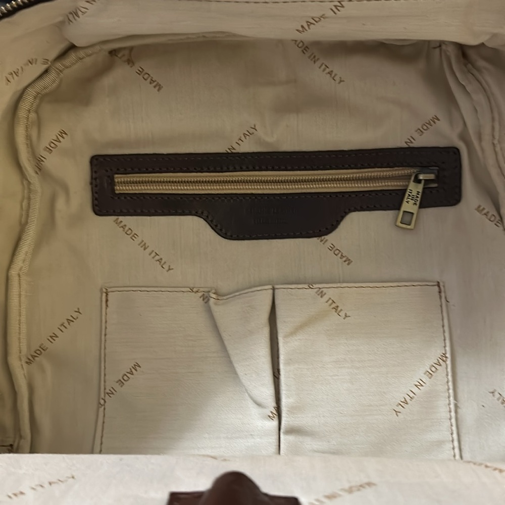 Camarea || Made in Italy Leather Backpack - Picture 6 of 10